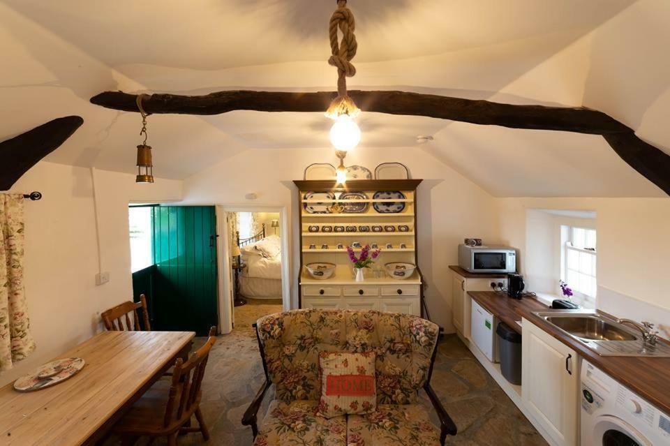 Cissy'S Cottage - Traditional Thatched Cottage, Near To Beach Aghanloo Luaran gambar